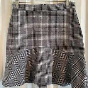 Banana Republic, Navy and grey plaid, flare skirt, size 4 petite